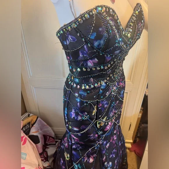 Ellie Wilde mermaid style beaded prom dress - Picture 7 of 10